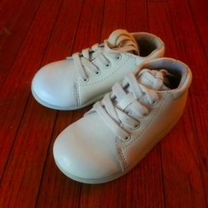 Stride Rite White Shoes Walkers Size 6M Technology Sensory Response SRT